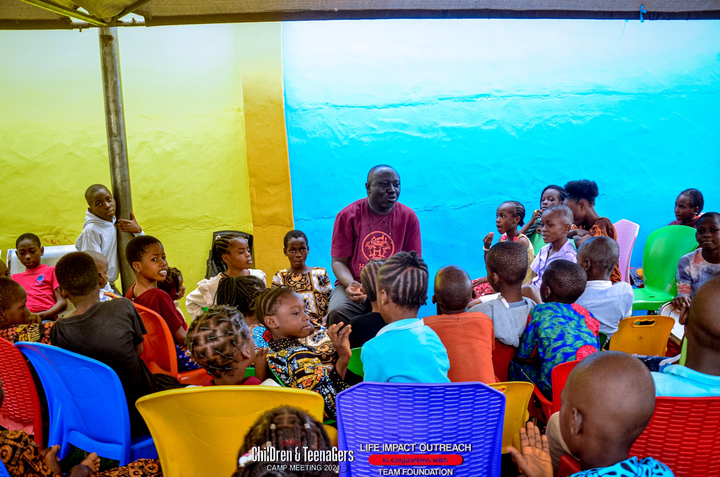 Young people participating in an IMHO outreach